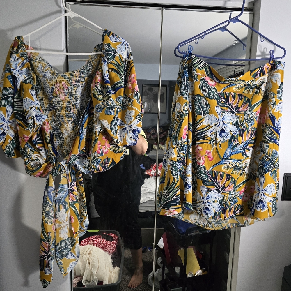 REBDOLLS BLOUSE NWT